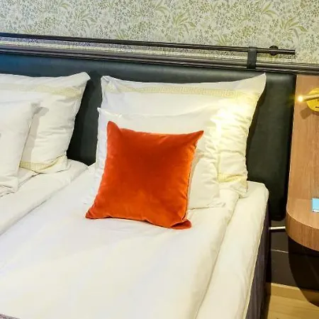 Hammer Hotel